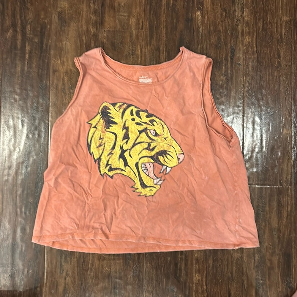 Graphic tank